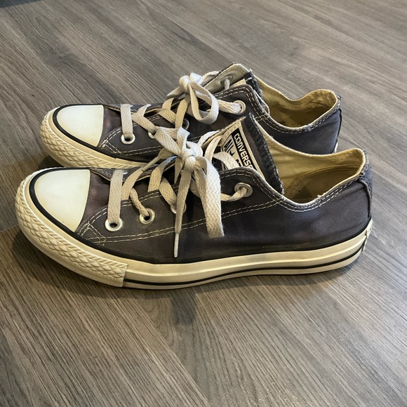 Navy Converse - Men’s 4, Women’s 6 - Picture 2 of 7